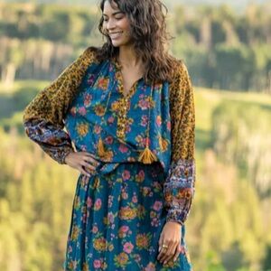 NWT NATURAL LIFE Camille Riviera Long Sleeve Blouse & Maxi Skirt in Batik Blue L